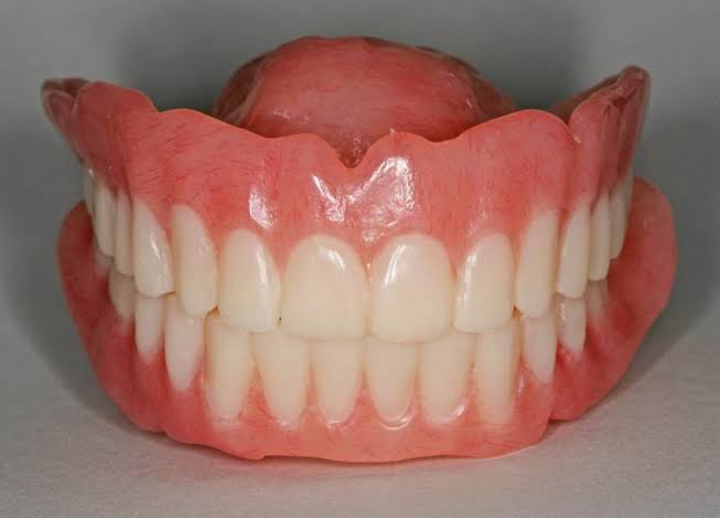 COMPLETE DENTURE